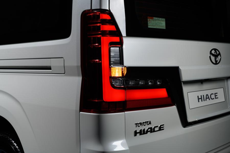 Детали экстерьера Toyota Hiace VIP 2019 года  (RU) (фото 5 из 7)
